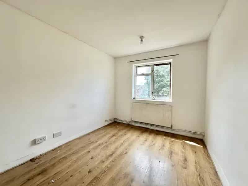 2 Bed Flat for Sale - First Time Buyer Opportunity
