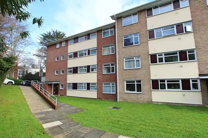 3 Bedroom Flat to Rent Near Preston Park