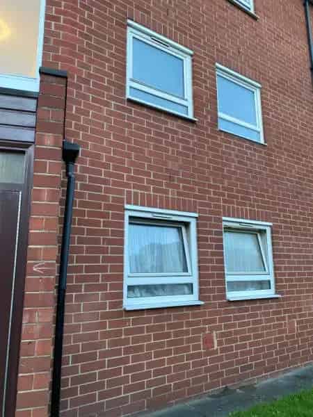 2 Bedroom Ground Floor Apartment with Central Heating