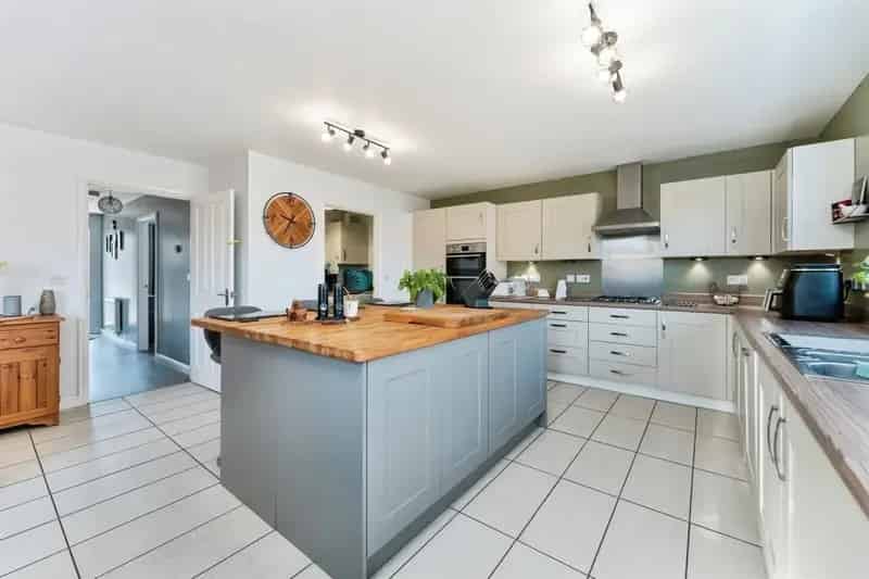 Four Bedroom Detached House with Games Room and En-suite Bathrooms