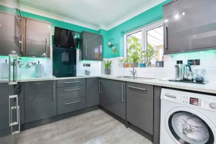 2 Bed Semi Detached House Modern Comfort Stunning Garden Ample Parking