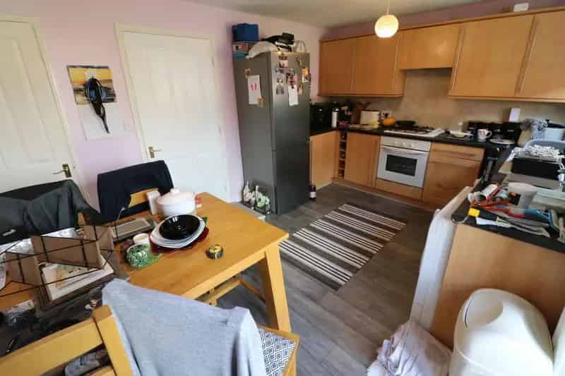 3 bedroom semi-detached house to rent