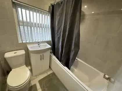 3 Bed Family Home Leeds - Near St James Hospital