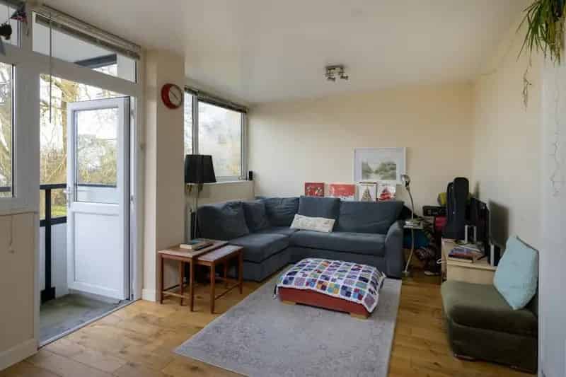 3 Bedroom Flat for Sale in Stoke Bishop Bristol