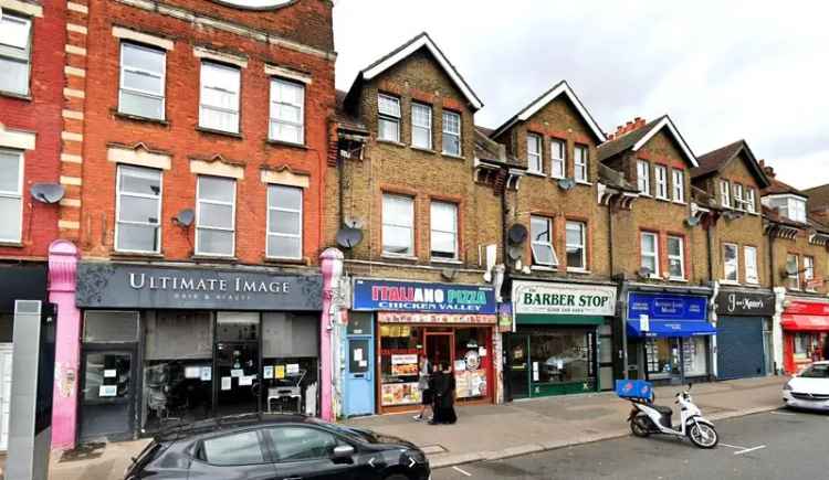 Flat For Sale in London, England