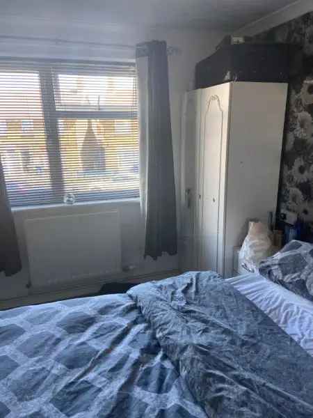 Flat For Rent in Borough of Swale, England