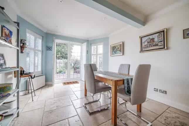 5 Bedroom Family Home for Sale in The Ridgeway Hertfordshire