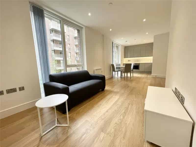 2 Bedroom Apartment to Rent August 22