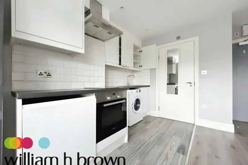 Modern Studio Apartment Near Hythe Colchester