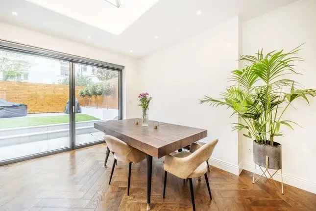 Four Bedroom Family Home in Abbeville Village