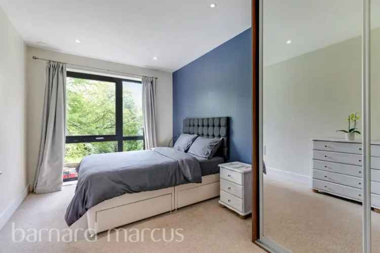 Two Double Bedroom Apartment near Putney - Gated Development - Secure Parking