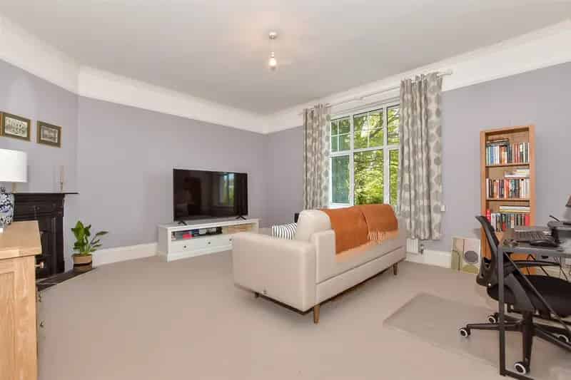2 Bedroom Flat for Sale near High Brooms Station