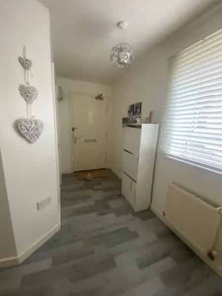 Spacious Rooms in Quiet Area Near Parks and Supermarkets