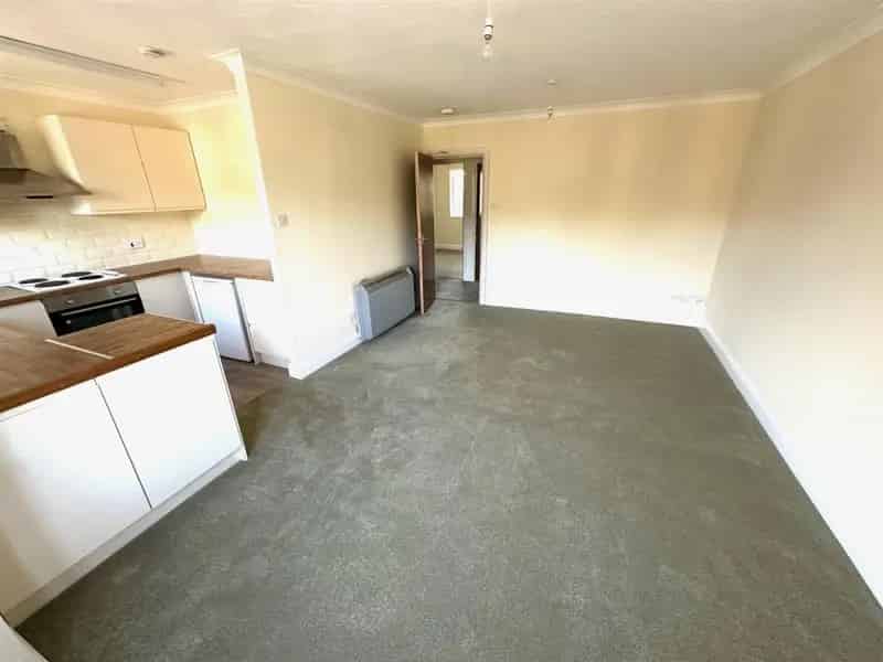 2 Bedroom Flat To Rent Available May 14 2025