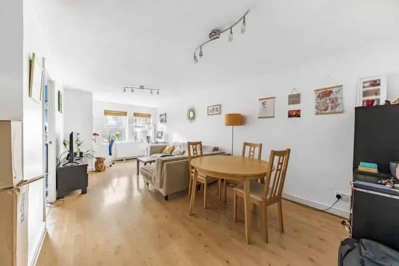 Spacious First Floor Flat John Archer Way Clapham Junction Parking