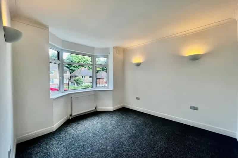 Two Bedroom Maisonette with Garden and Driveway