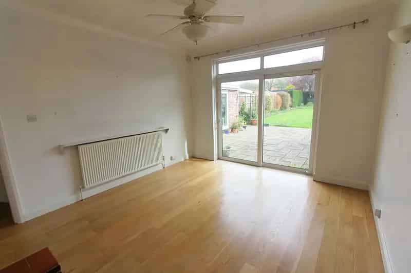 2 Bedroom Detached Bungalow House to Rent Development Opportunity