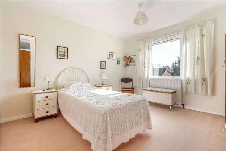 3 Bed House for Sale in Desirable Village Location