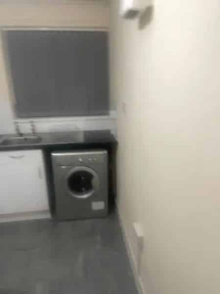 Ground Floor Flat Modern Kitchen New Radiators and Carpets