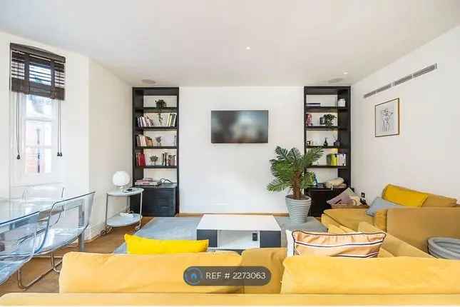 Flat to rent in Great Portland Street, London W1W