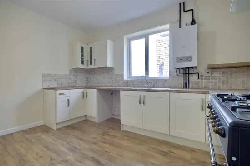 2 Bedroom Flat House to Rent