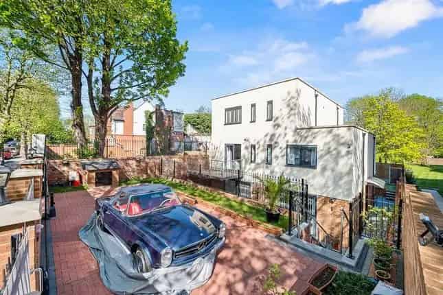 7 Bedroom House for Sale in Mapesbury Conservation NW2