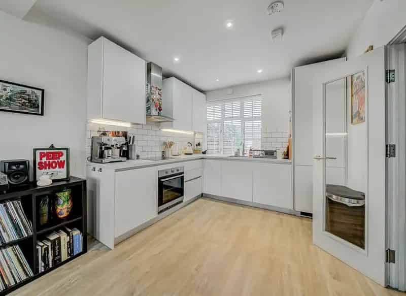Three Double Bedroom Maisonette Near Hampton Court Station