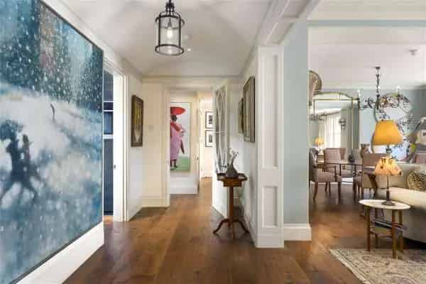 Spacious 3-Bed Apartment in Kensington with Lift Access