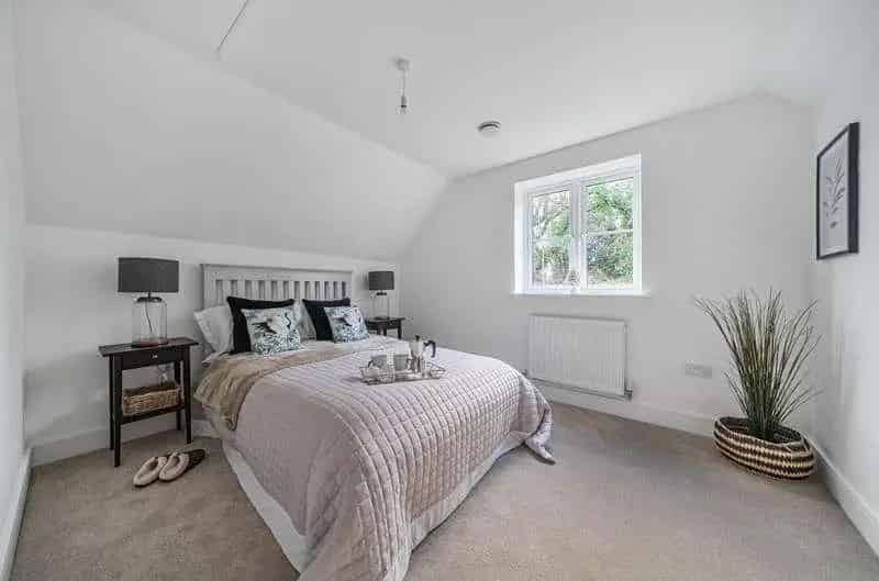 2 Bed Detached Chalet Bungalow For Sale