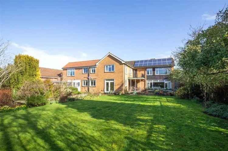 6 Bedroom Detached House for Sale