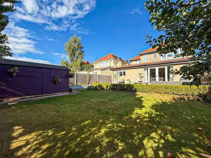 4 bed house for sale
