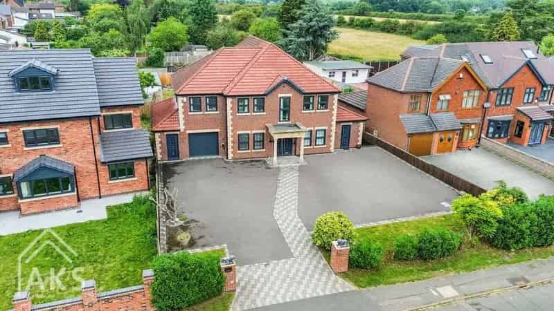 7 bedroom detached house for sale