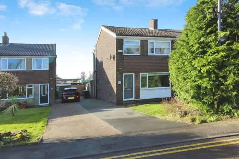 3 Bedroom Semi Detached House Scholes West Yorkshire
