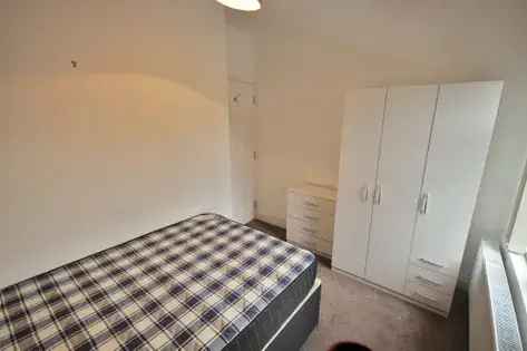 2 Bed 1 Bath Flat 50m Manchester Central Chorlton