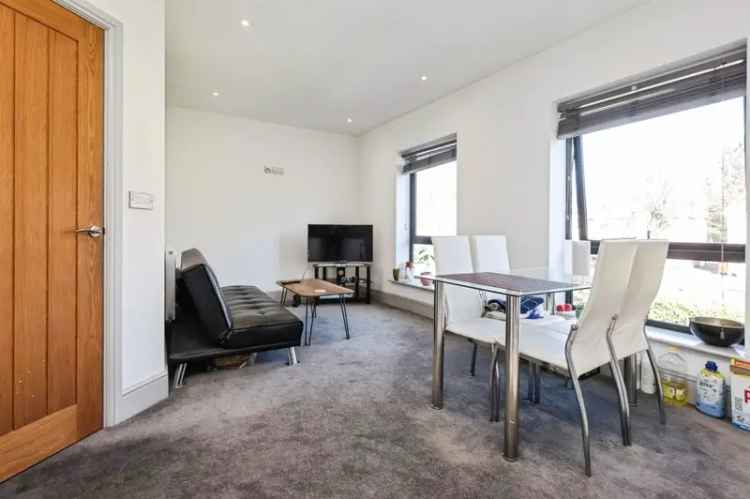 Stylish Two-Bedroom Apartment Hagley Road