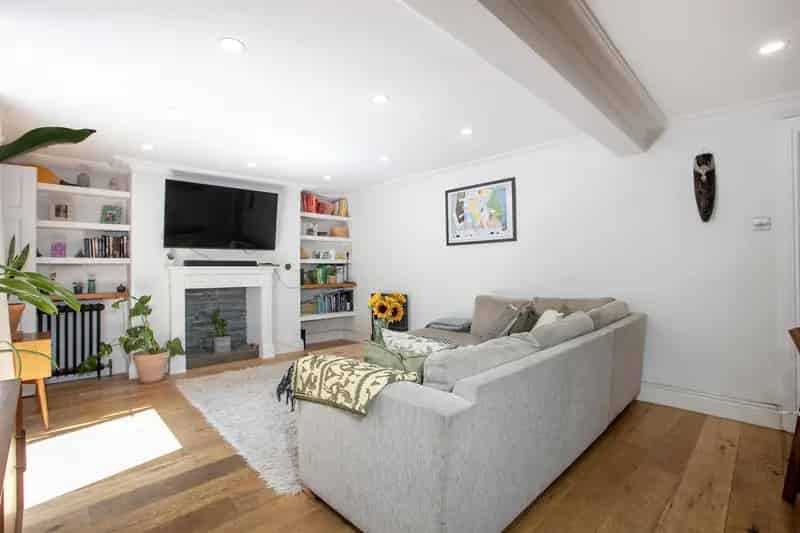 1 Bedroom Georgian Conversion Flat to Rent