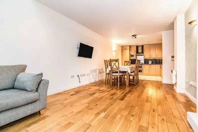 2 Bed Manchester Apartment Near Oxford Road - Secure Parking