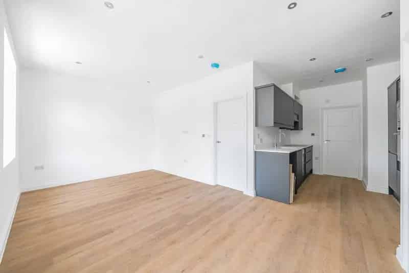 One Bedroom Apartment with Private Garden and Parking