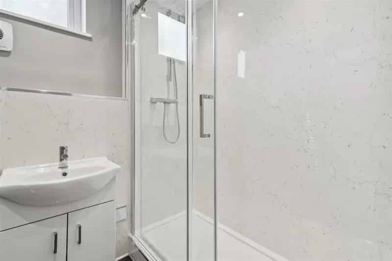 3 Bedroom Bungalow House to Rent Near Herne Hill Station