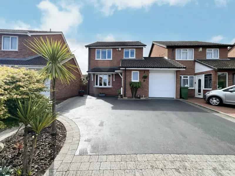 3 Bedroom Link Detached House For Sale
