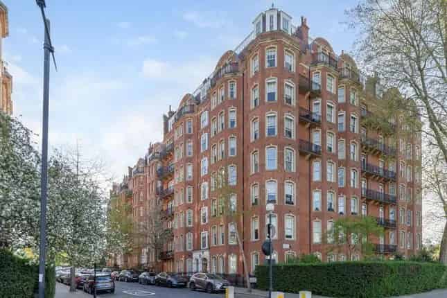 5 Bedroom Apartment for Sale in Oakwood Court London W14