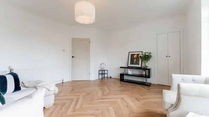 Stunning 2-Bedroom Apartment in Knightswood with Private Garden