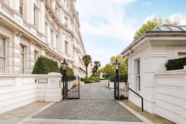 Duplex for Sale Lancaster Gate London W2