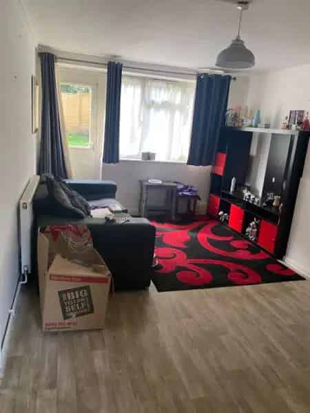 Ground Floor Flat with Private Garden Near Shops and Bus Stop