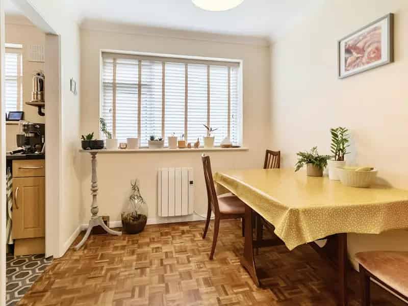 Two Double Bed Maisonette Near Maidenhead Town Centre