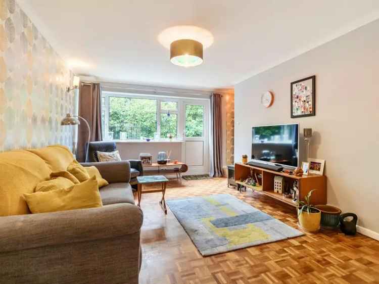 Maisonette For Sale in Maidenhead, England