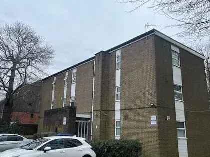 2 Bedroom Flat Near Hospital Parking Available Now