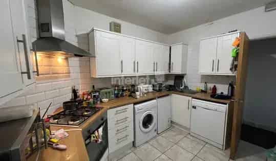 6 Bedroom House Cardiff 205m² July 1st 2025