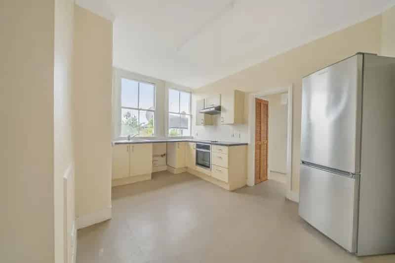 3 Bedroom Maisonette Near Tooting Broadway Station
