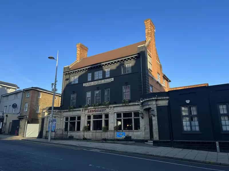 Acton Pub Leasehold Opportunity Large Trade Garden Free Of Tie
